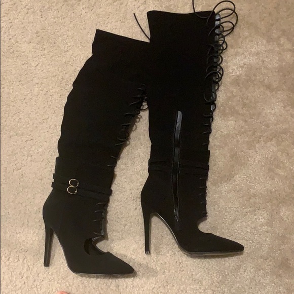Black heeled Boots - Picture 2 of 3